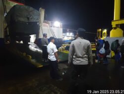 Malam di Pelabuhan Lembar: Pengamanan Ketat Demi Kenyamanan Penumpang