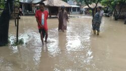 Polsek Prabar Polres Loteng Tinjau Tiga Dusun Tergenang Akibat Curah Hujan Tinggi di Selong Belanak