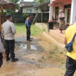 Pasca Musibah Banjir, Polsek Sekotong Mengintensifkan Kegiatan Patroli dan Bantu Warga