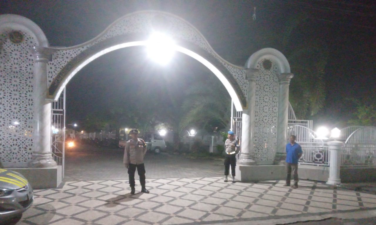 Pengamanan Sholat Tarawih di Kecamatan Gerung, Polsek Gerung Terjunkan Personel di Masjid-masjid prioritas