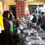 Pengecekan Ketersedian Stok Serta Harga Bahan Pokok Di Pasar Tradisional Desa Karang Bongkot