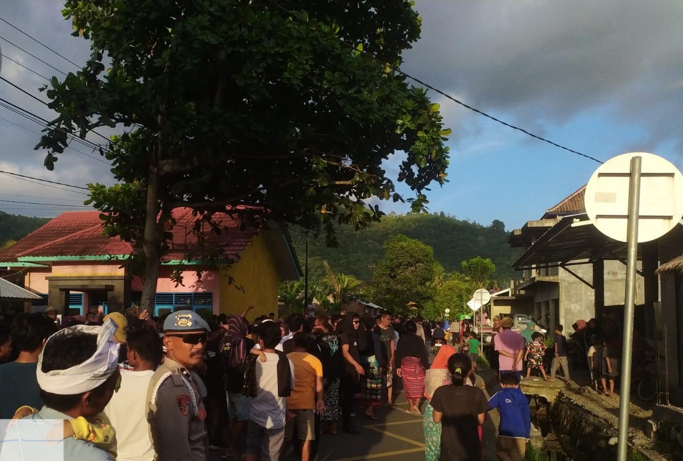 Polsek Gerung Lakukan Monitoring dan Pengamanan Kegiatan Adat Nyongkolan di Gerung