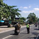 Polsek Kediri Lombok Barat Lakukan Pengamanan Masyarakat Berziarah di Pemakaman Umum
