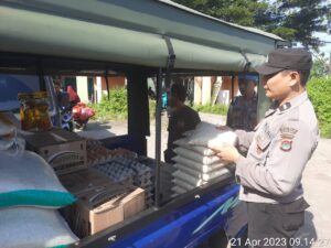 Hasil Pengecekan Harga Bahan Pokok di Pasar Tradisional Desa Karang Bongkot, Ketersediaan Stok Masih Normal
