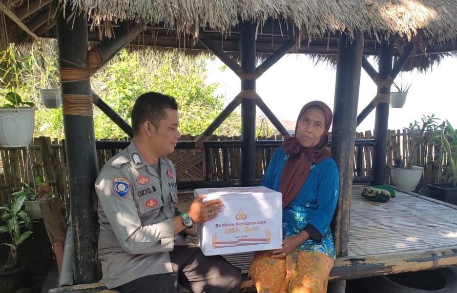 Polsek Labuapi salurkan Bantuan Kemanusiaan untuk Negeri di Lombok Barat