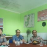 Kapolsek Kediri dan Jajaran Polsek Melaksanakan Kegiatan Jum'at Curhat di Kantor Desa Gelogor