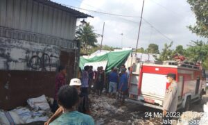 Polisi Tangani Kebakaran Gudang Kapuk yang Kembali Terjadi di Dusun Tunggu Lawang Timur, Lombok Barat