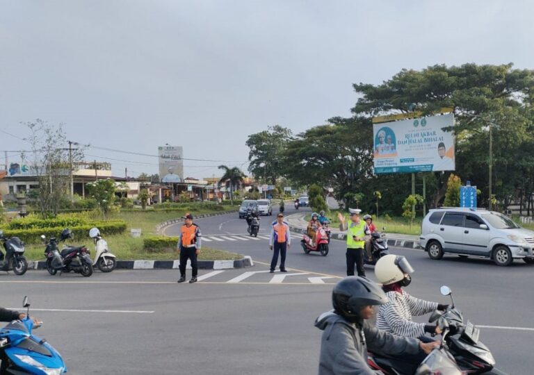 Polisi dan Dishub Lombok Barat Bersinergi untuk Meningkatkan Keselamatan di Jalan Raya