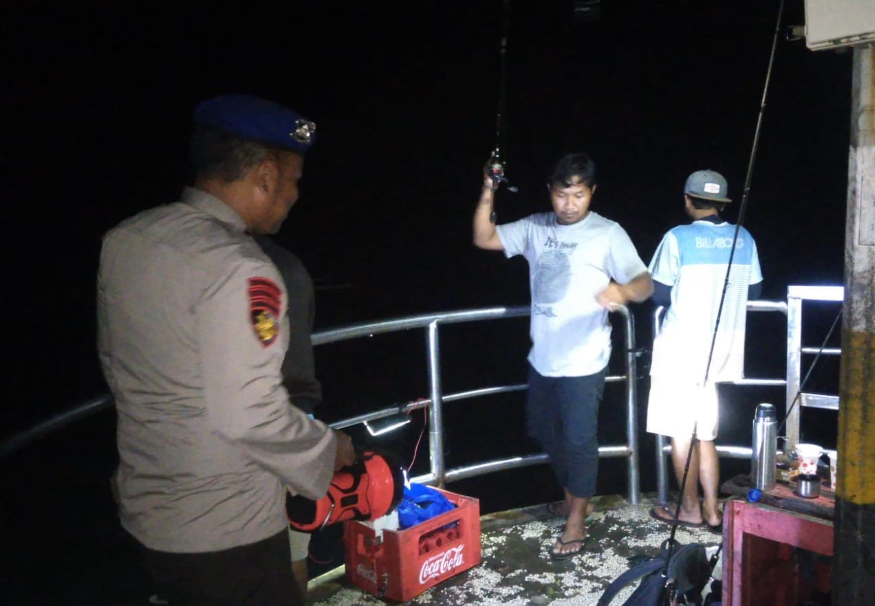 Satpolairud Polres Lombok Barat Lakukan Patroli Dialogis dan Polmas untuk Jaga Kamtibmas di Perairan