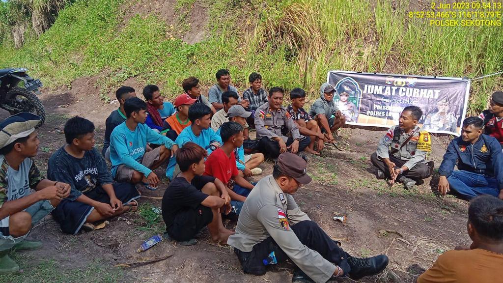 Jumat Curhat Kapolsek Sekotong dan Masyarakat Dusun Panggang