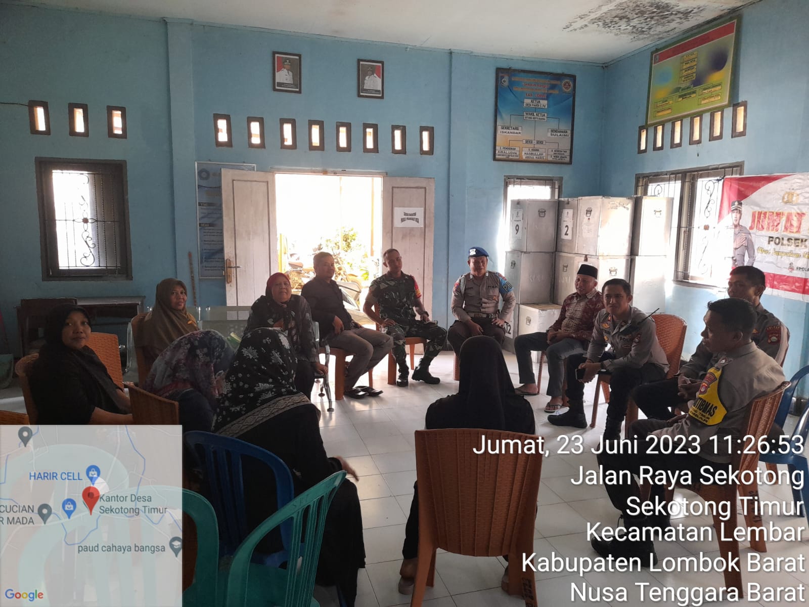 Kapolsek Lembar Jalin Silaturahmi dengan Ibu-Ibu PKK dan Perangkat Desa Sekotong Timur