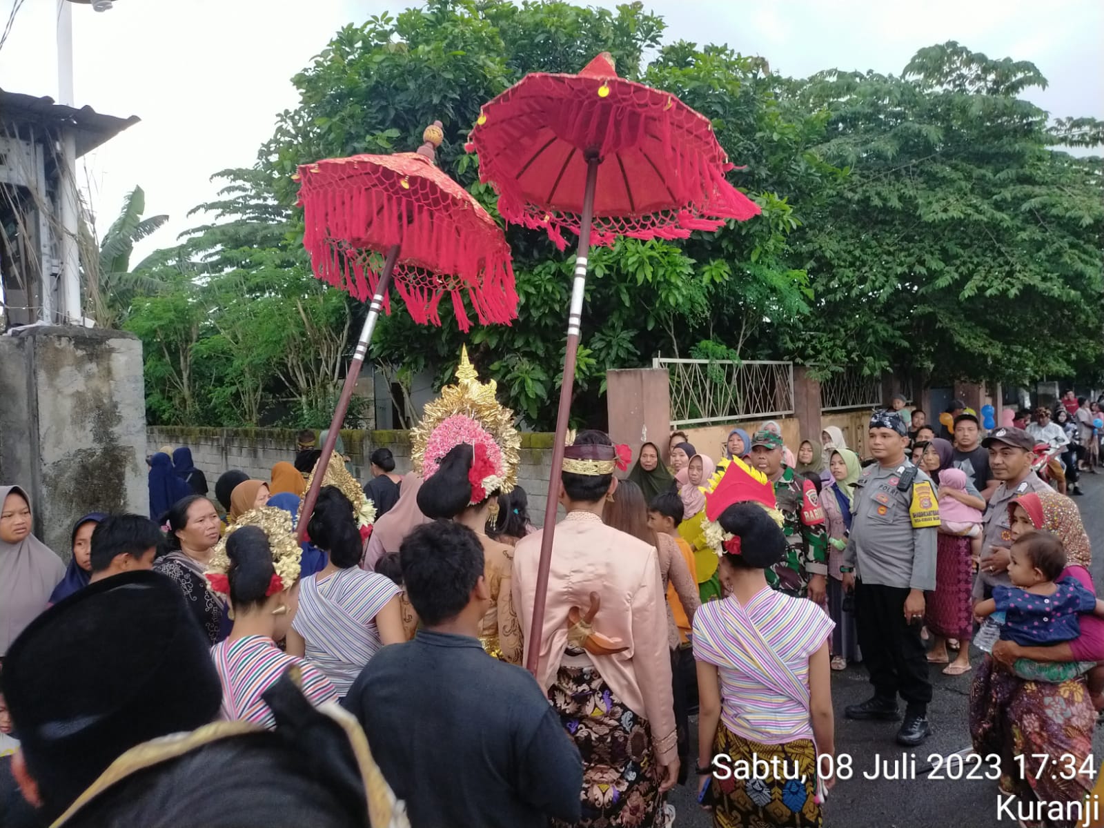 Polsek Labuapi Sukses Mengamankan Tradisi Adat Nyongkolan di Dusun Mapak Barat