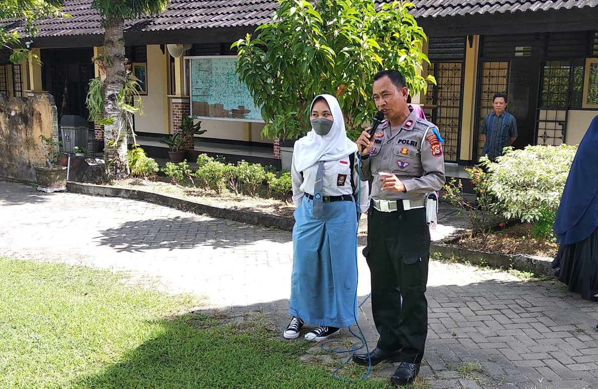 Subsatgas Dikmas Polres Lombok Barat Luncurkan Program Police Goes to School untuk Generasi Muda