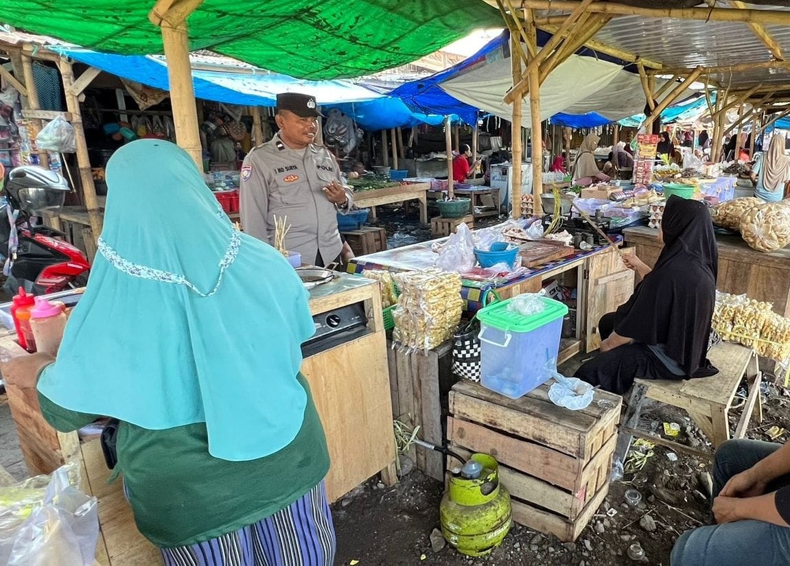 Polres Lombok Barat Gelar Sosialisasi Pemilu 2024 kepada Ojek dan Pedagang