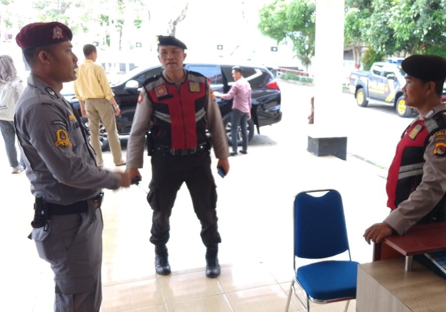 Polres Lombok Barat Patroli Kantor KPU Cegah Gangguan Kamtibmas Pemilu 2024