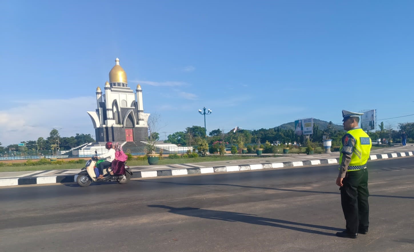 Satgas Kamseltibcarlantas Polres Lombok Barat Lakukan Patroli dan Pengaturan Lalu Lintas