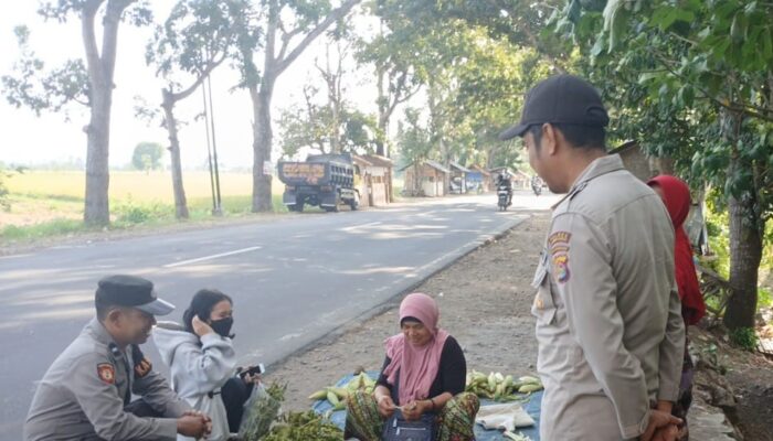 Polisi dan Warga Montong Are Bersinergi: Patroli Dialogis Jaga Kamtibmas
