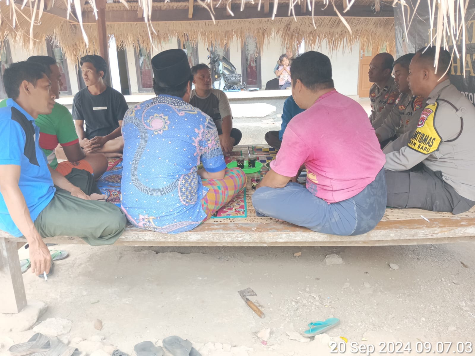 Jumat Curhat di Dusun Timbal, Polsek Sekotong Jalin Dialog Kamtibmas