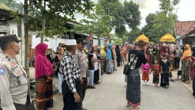 Harmoni Tradisi dan Keamanan: Polisi Kawal Prosesi Nyongkolan di Dua Lokasi