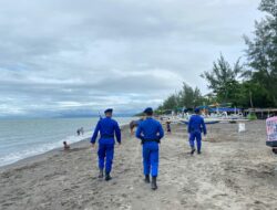 Pantai Cemara Aman Terkendali: Patroli Intensif Satpolairud Lombok Barat