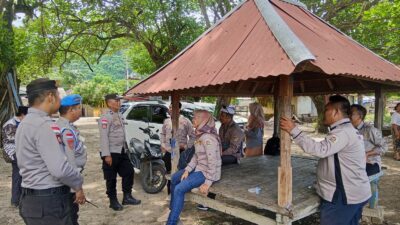 Patroli Humanis di Dermaga Tawun: Polisi Jaga Keamanan Wisatawan