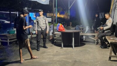 Patroli Malam di Pemukiman Padat, Polsek Labuapi Gencarkan Upaya Jaga Kamtibmas