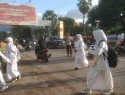 Personel Polsek Rasanae Barat Laksanakan Gatur Pagi Demi Kamseltibcar Lantas