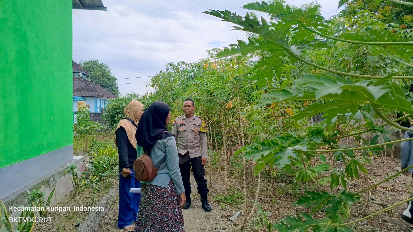 Pentingnya Ketahanan Pangan: Bhabinkamtibmas Kuripan Utara Berkunjung ke Dusun Pelulan