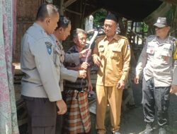 Polres Lombok Barat Salurkan Bantuan Tongkat ke Warga Lewat Program Peduli Mantap, Kades Apresiasi