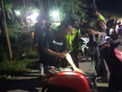 Jaga Kondusifitas di Wilayah Hukumnya, Anggota Polsek Taliwang Gelar Patroli Malam di Jalan KTC