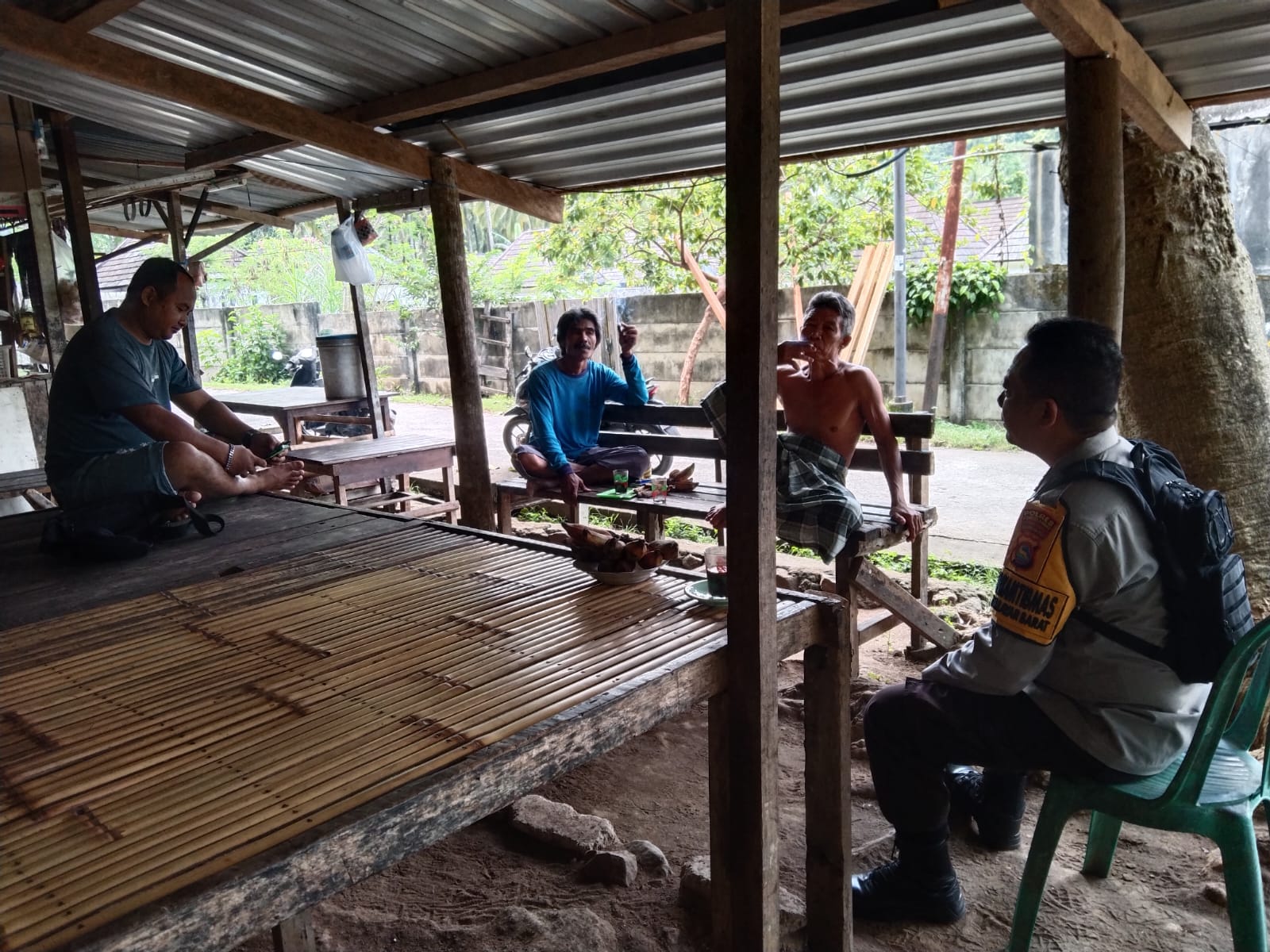 Bhabinkamtibmas Batulayar Barat Aktif Jalin Silaturahmi, Sosialisasikan Ketahanan Pangan kepada Warga