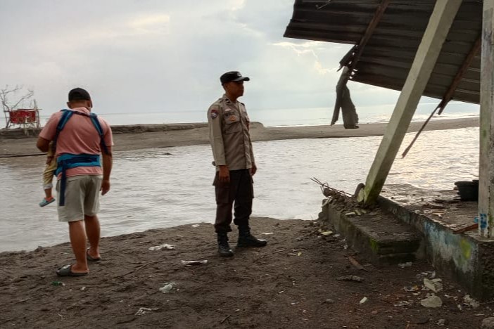Langkah Tanggap Dini Polsek Batulayar Hadapi Cuaca Buruk di Meninting