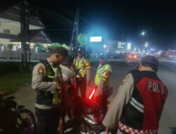 Antisipasi Kejahatan Malam, Polsek Seteluk Gelar KRYD Sasar Kendaraan dan Sajam