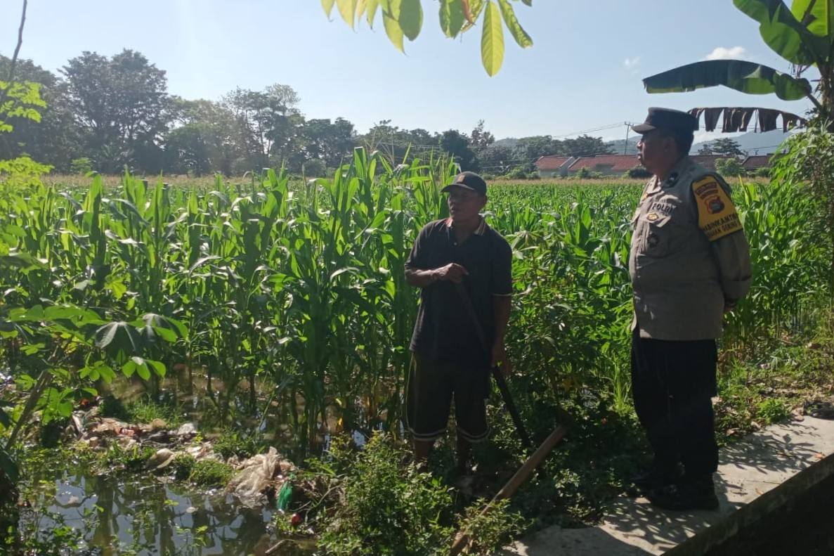 Bhabinkamtibmas Gerung Selatan Perkuat Ketahanan Pangan dan Kamtibmas Melalui Silaturahmi