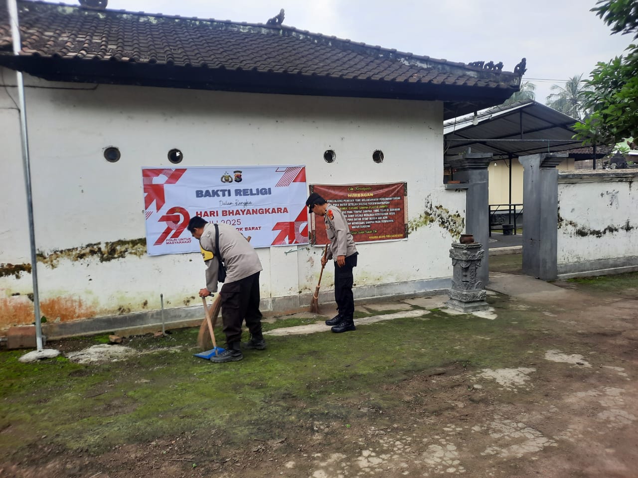 Polsek Labuapi Gelar Bakti Religi di Pure Datar Merembu