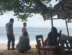 Anggota Piket Polsek Taliwang Laksanakan Patroli Wisata di Pantai Kertasari, Wujudkan Kamtibmas yang Kondusif