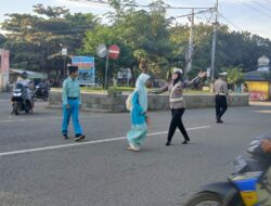 Personel Polsek Rasanae Barat Laksanakan Rawan Pagi, Lancarkan Arus Lalu Lintas dan Jaga Keamanan Pengguna Jalan