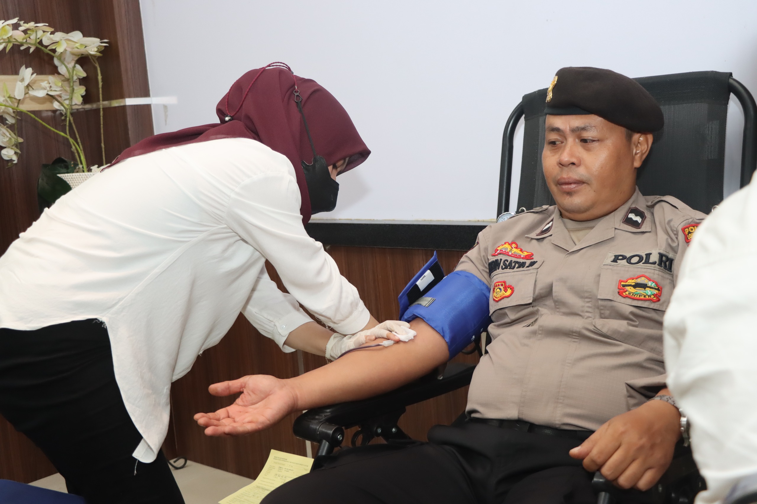 Sinergi Polri dan Warga Lombok Barat dalam Bhakti Kesehatan 2025