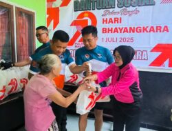Lewat Baksos dan Bansos Ketua Cabang Bhayangkari Lombok Utara Sapa Warga Desa Anyar