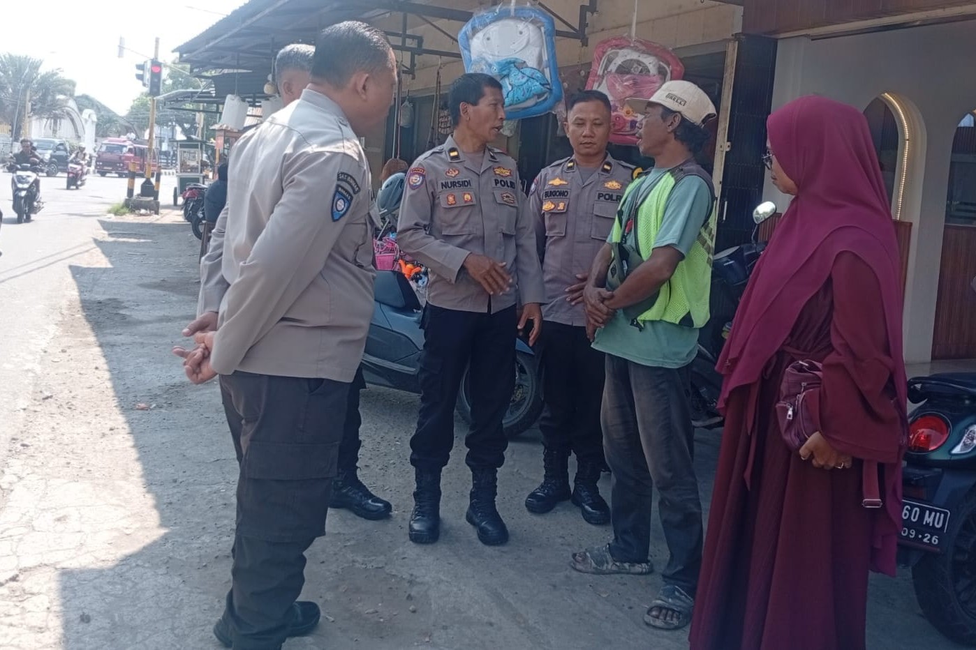 Polres Lombok Barat Intensifkan Patroli Kamtibmas di Simpang Empat Rumak