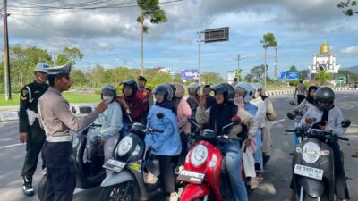 Operasi Patuh Rinjani 2025: Puluhan Pelanggar Ditindak di Bundaran GMS, Lombok Barat