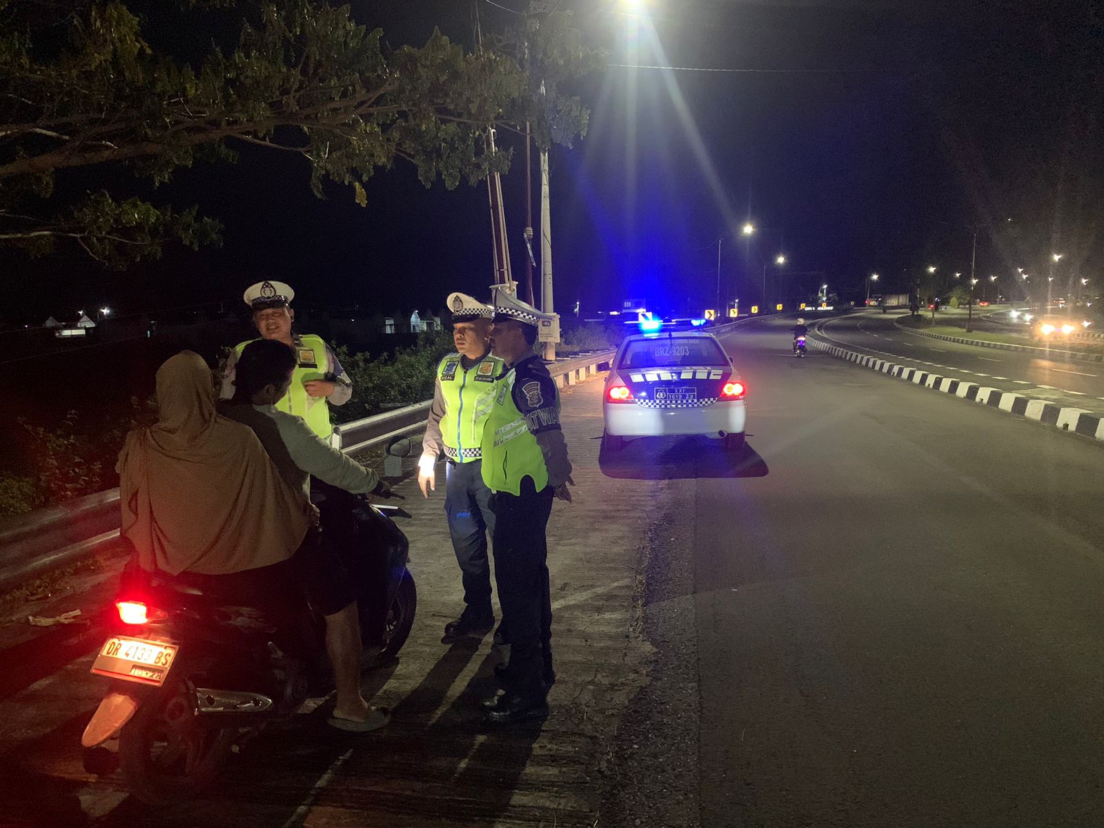 Patroli Malam Intensif Satlantas Amankan Bypass BIL Lombok Barat