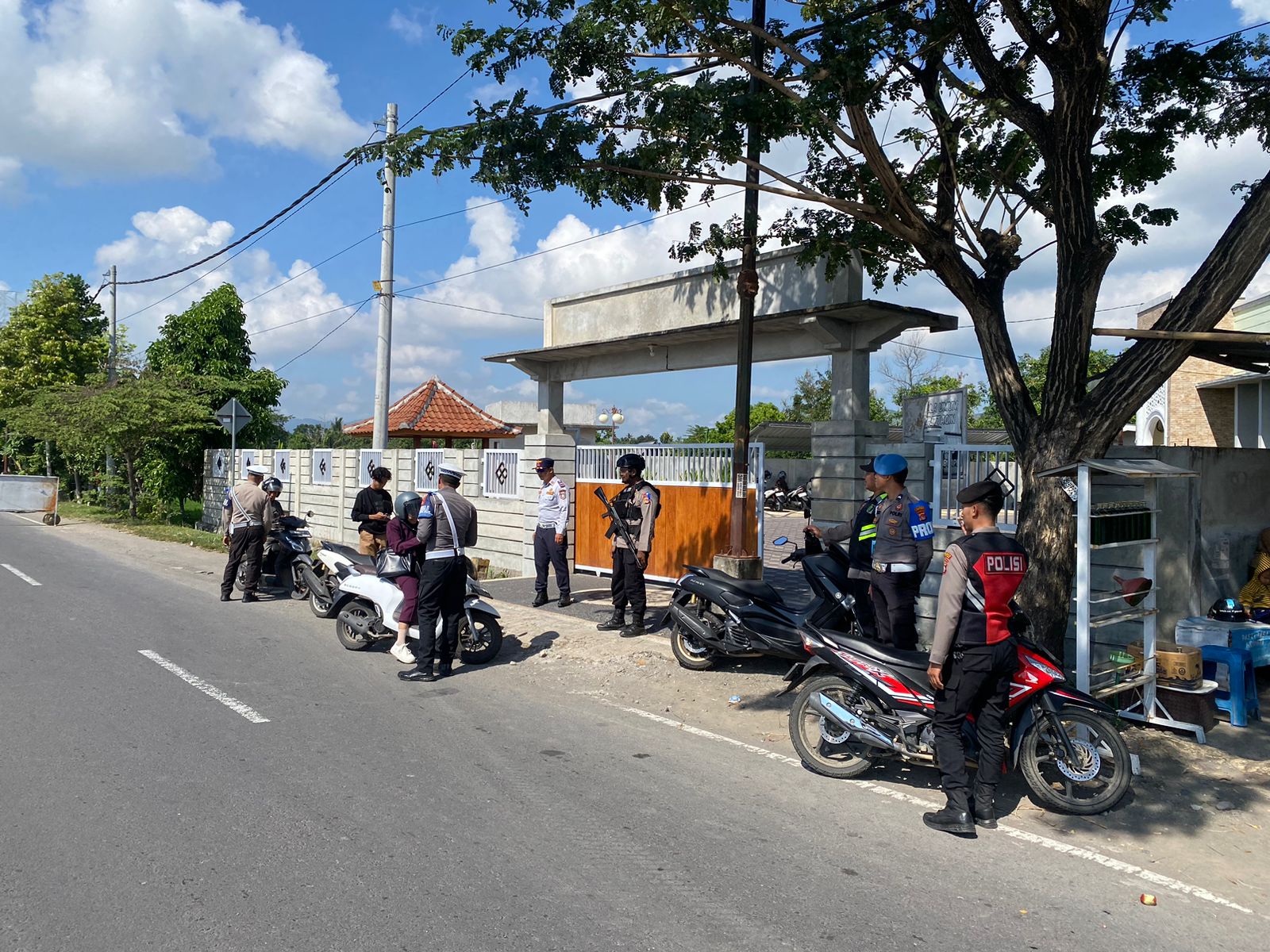 Polres Lombok Barat Gencarkan Operasi Patuh Rinjani 2025, 70 Pelanggar Ditilang di Bypass BIL 2