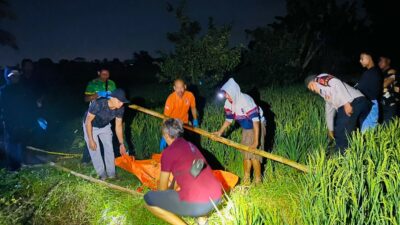 Polisi Temukan Jenazah Lansia di Sawah Kediri, Keluarga Tolak Autopsi