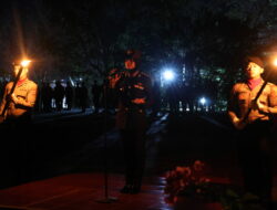 Mengenang Jasa Pahlawan, Sumbawa Gelar Upacara Renungan Suci HUT RI ke-80