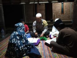 Bhabinkamtibmas Desa Teduh Polsek Prabarda Bimbing Anak-Anak Mengaji, Wujudkan Kepedulian.