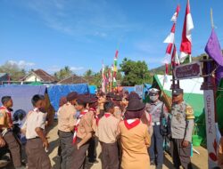 Bhabinkamtibmas Desa Seloto Monitoring Kegiatan Jambore Pramuka Kwartir Cabang Taliwang di Lapangan Seloto