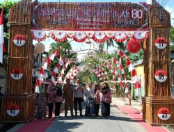 BHABINKAMTIBMAS DESA SERMONG DAMPINGI TIM PENILAI LOMBA GAPURA TINGKAT KABUPATEN SUMBAWA BARAT