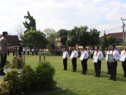 Kapolres Bima Kota Berikan Penghargaan Kepada 12 Anggota Berprestasi dan Bagikan Buku Saku Quick Wins Presisi