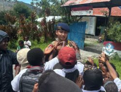 Dekatkan Diri dengan Masyarakat, Satgas Ops Damai Cartenz Adakan Edukasi dan Hiburan untuk Anak-Anak di Puncak Jaya